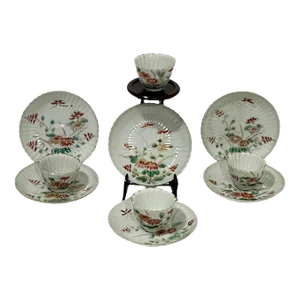 18th Century Japanese Imari Gold Porcelain Small Lobed Cups and Saucers, Set of 10
