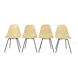 Set of 4 Vintage White Fiberglass Eames Chairs by Herman Miller