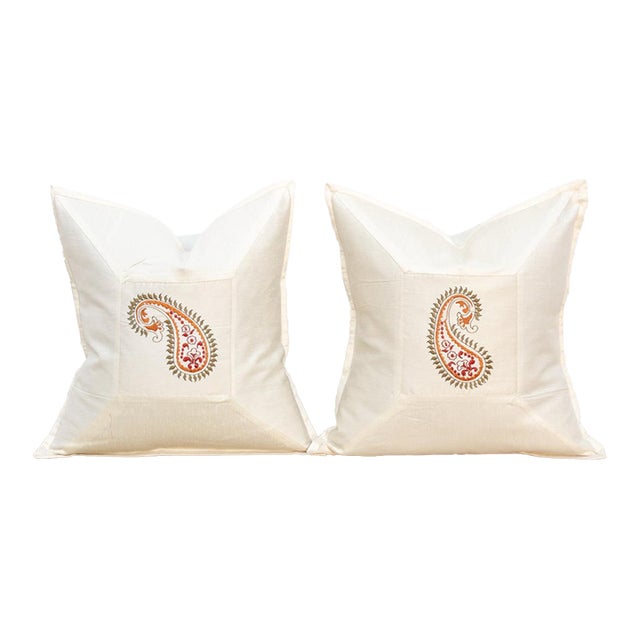 Pair of Kairi Ivory Paisley Pillow Cover For Sale