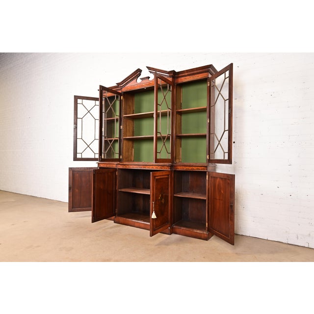 Baker Furniture Style Georgian Carved Mahogany Hand Painted Breakfront Bookcase Cabinet, Circa 1940s For Sale In South Bend - Image 6 of 15