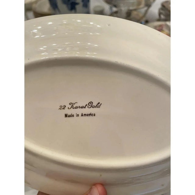 Cream Mid 20th Century 22 Karat Gold Gravy Boat & Saucer For Sale - Image 8 of 10
