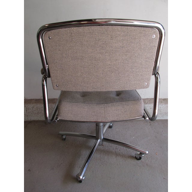 Modernist Style Swivel Armchairs by Metalstand Inc., Philadelphia, 1970s, a Pair For Sale In New York - Image 6 of 12