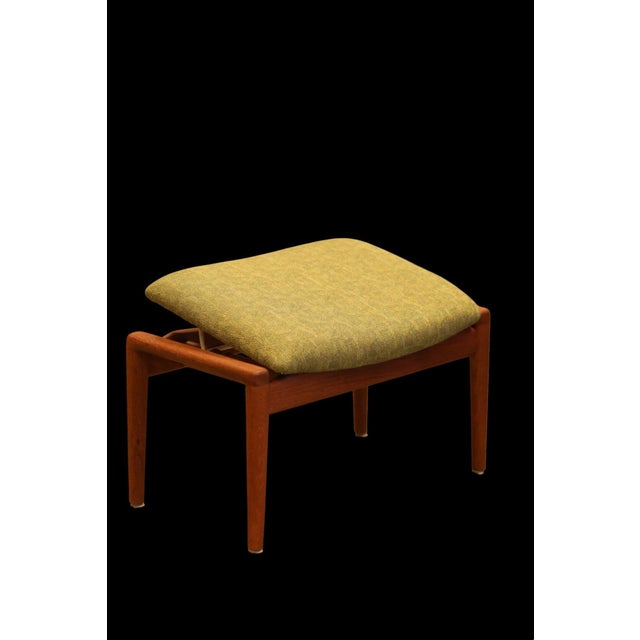 Footstool with an elegant teak frame that is softly shaped with oval legs that give the furniture a unique character. The...