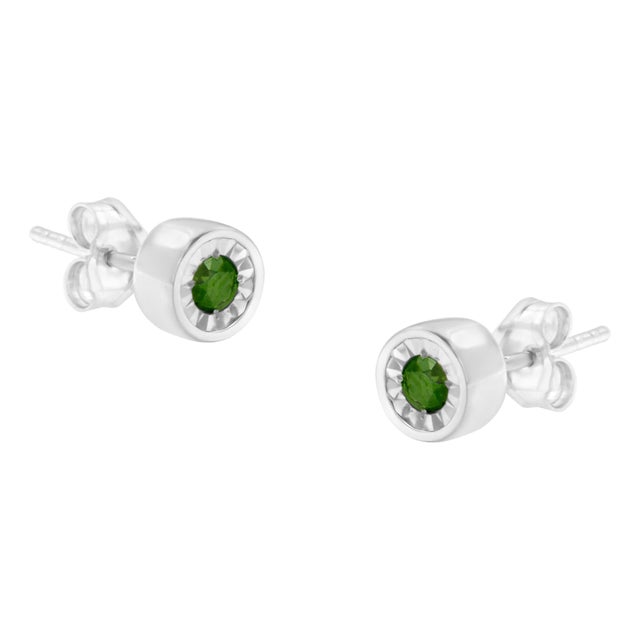 .925 Sterling Silver 1/5 Cttw Round Brilliant-Cut Green Diamond Miracle-Set Stud Earrings (Fancy Color-Enhanced, I1-I2 Clarity) For Sale