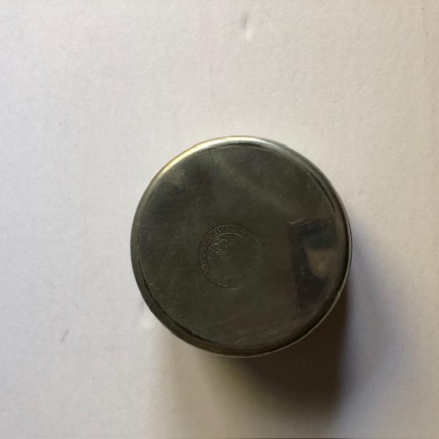 Pineapple Design Cape Cod Pewter Box With Lid For Sale - Image 4 of 4