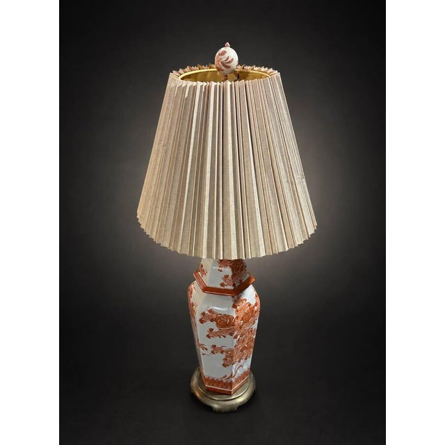 Chinoiserie Vintage Chinoiserie Porcelain Table Lamp With Terracotta Floral Motif and Pleated Shade For Sale - Image 3 of 4