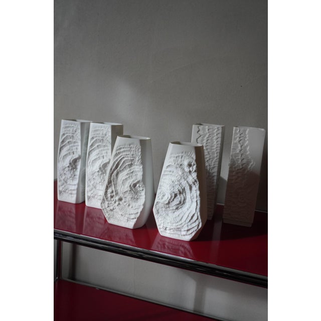 Vintage German Vases in Biscuit Porcelain from AK Kaiser, 1960s, Set of 2 For Sale - Image 9 of 10