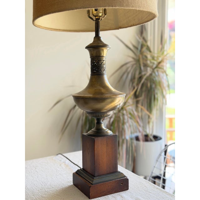 Brass 1970s Neoclassical Brass Urn Table Lamps on Wood Bases With Linen Shades - a Pair For Sale - Image 8 of 12