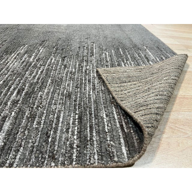 9x12 Tessa Maya Gray Solid Field Geometric Modern Hand Knotted Wool Carpet Rug For Sale In New York - Image 6 of 8