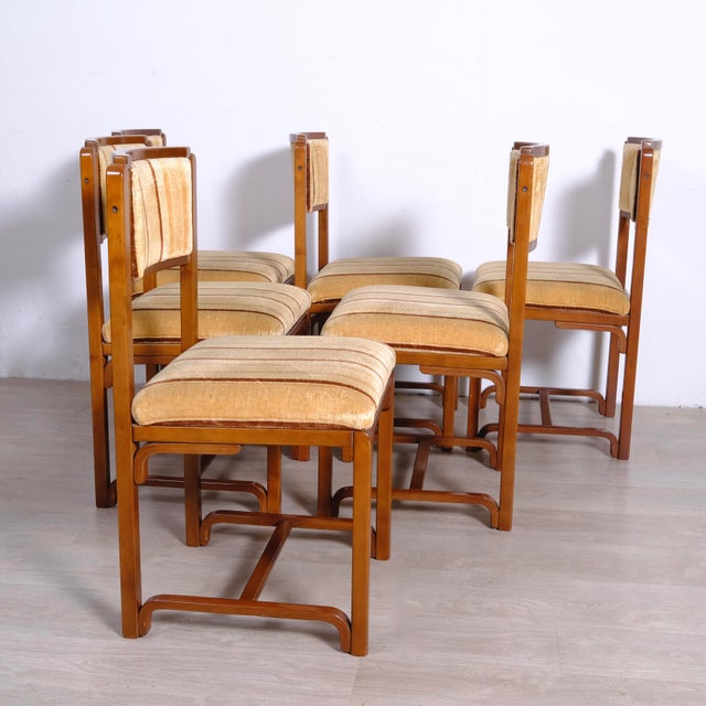 Set of 6 Italian-made chairs from the 1980s/1990s, featuring a solid wooden frame with a distinctive seat and backrest...