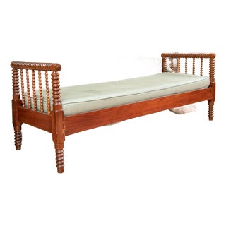 Early 20th Century Barley Twist Bobbin-Turned Walnut Reclining Bench For Sale