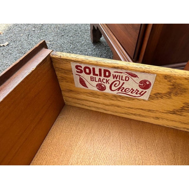 American Pair of Chippendale Style Vintage Solid Cherry Wood Nightstands by Henkel Harris For Sale - Image 3 of 17
