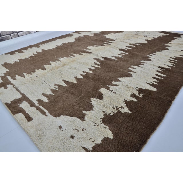 Mid 20th Century Turkish Home Living Oversize Hemp Carpet For Sale - Image 9 of 10