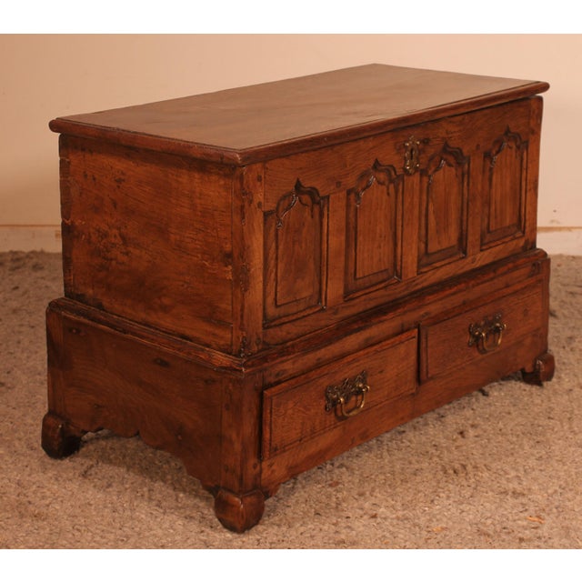 Wood Small 18th Century English Chest in Oak For Sale - Image 7 of 16