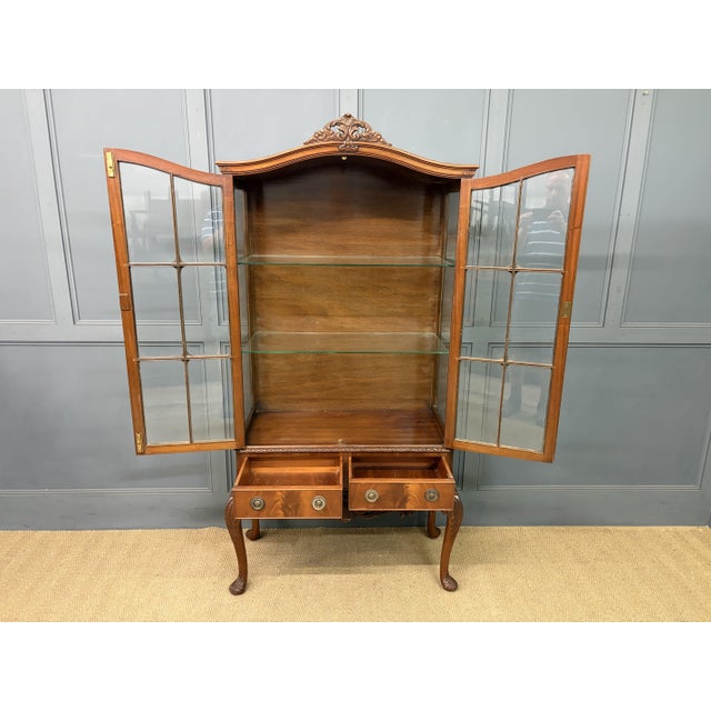 Queen Anne Display Cabinet by Maple & Co., 1930 For Sale - Image 6 of 18