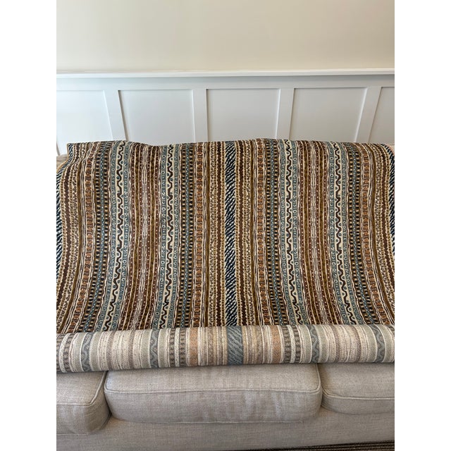 Traditional Clarence House "Montague" Epinglé Velvet – 15 Yard Bolt in Brown/Indigo For Sale - Image 3 of 7