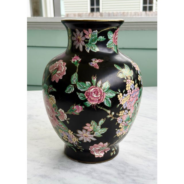 Chinese Export Famille Noire Hand-Painted Floral Vase For Sale - Image 9 of 11