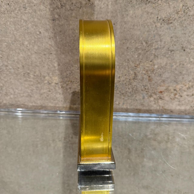 For your consideration, a mid-century modern Howard MIller Jefferson tabletop clock. Finished in satin brass. Quartz...