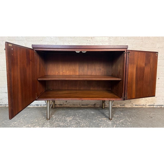 Mid-Century Modern Rosewood Two-Door Cabinet For Sale - Image 9 of 12