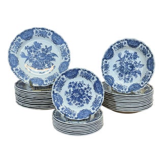Staffordshire English Porcelain Dinner Service from Ridgway, 1980s, Set of 35 For Sale