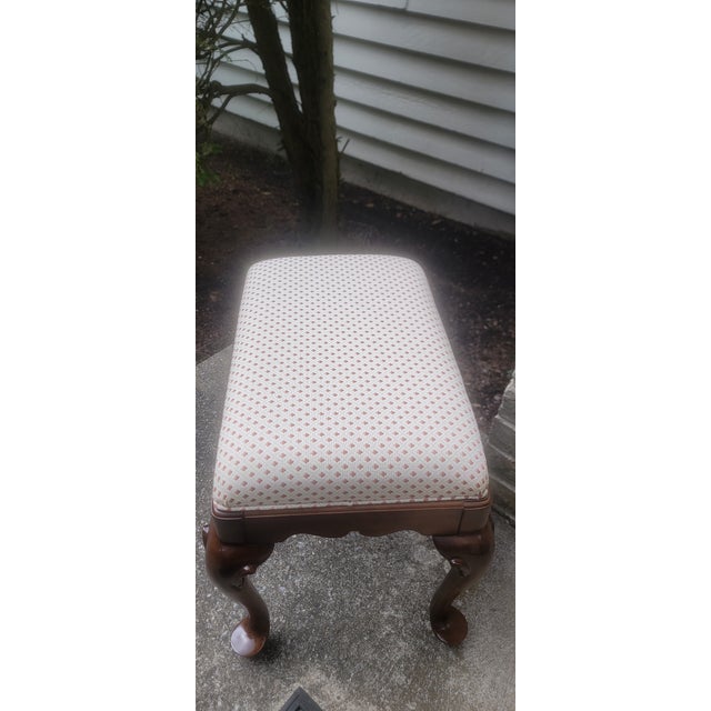 Charming vintage Ethan Allen traditional classics bench. Queen Anne style mahogany bench with cabriole legs and patterned...