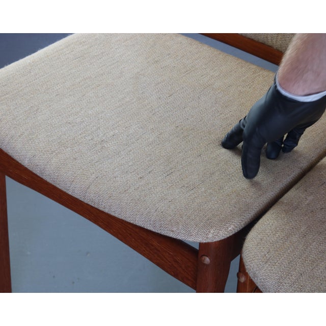 Set of 6 Danish Modern Dining Chairs in Teak in Original Oatmeal Fabric, Denmark For Sale - Image 9 of 13