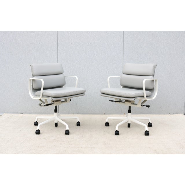 Light Gray Mid-Century Modern Herman Miller Eames Soft Pad Management Chair in Gray Leather For Sale - Image 8 of 18