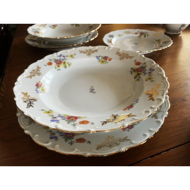 Exclusive Kahla Porcelain Dinner Set with Gold Accents, Germany, 1950s, Set of 39 For Sale - Image 17 of 18