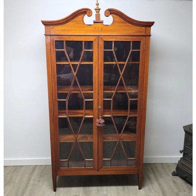 English English Sheraton Revival Three-Sided Glass China Cabinet, Circa 1900–1920 For Sale - Image 3 of 11