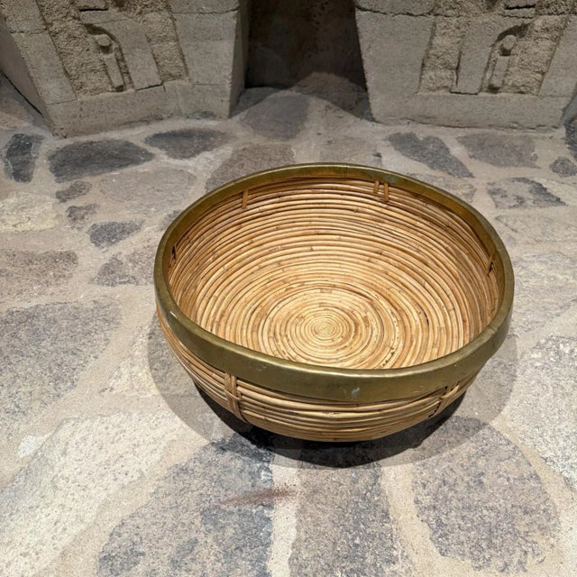 1980s Mid-Century Modern Rattan and Brass Centerpiece Bowl, Italy, 1960s For Sale - Image 5 of 7