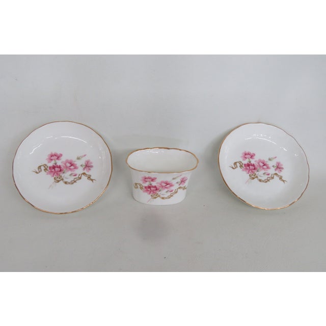1970s Aynsley England Bone China 3pc Boxed Set Pink Carnation Motif Gold Trim 4955b For Sale - Image 5 of 16