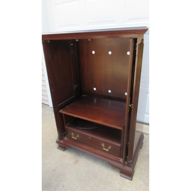 1980s 1980s Ethan Allen Cherry Armoire Wardrobe Tv Cabinet Designer Chest Georgian Court For Sale - Image 5 of 12