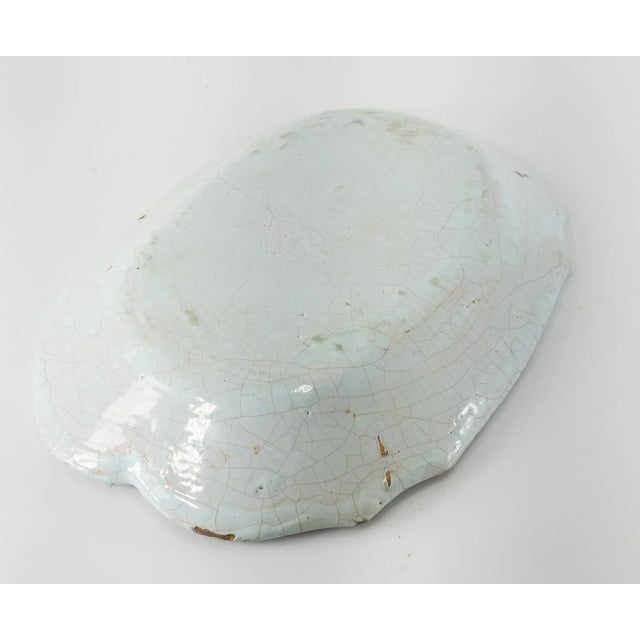 French or Dutch Faience Delft Polychrome Chinoiserie Platter For Sale In New York - Image 6 of 10