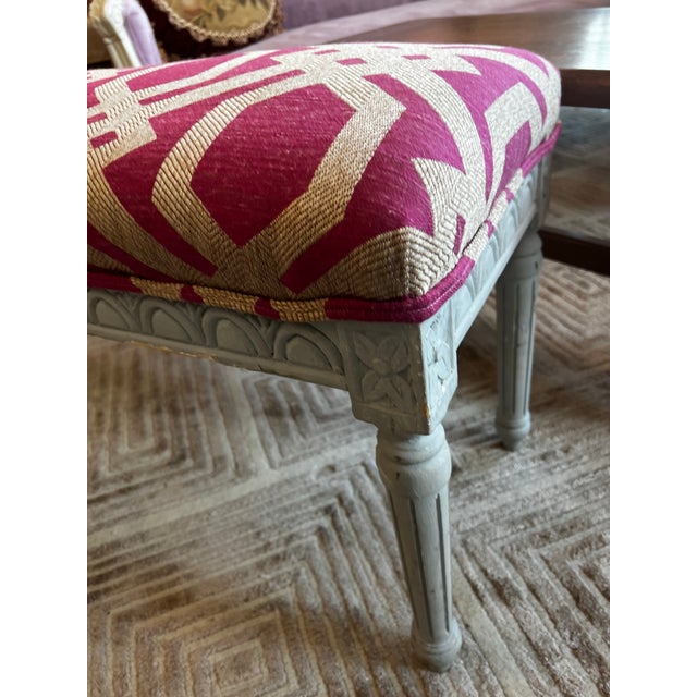 Mid-Century Modern 1970s White Wooden Bench With Pink Patterned Cushion For Sale - Image 3 of 4