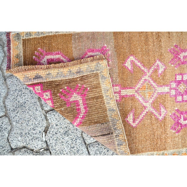 1960s Anatolian Hand-knotted Wool Boho Deco Small Rug For Sale - Image 5 of 6