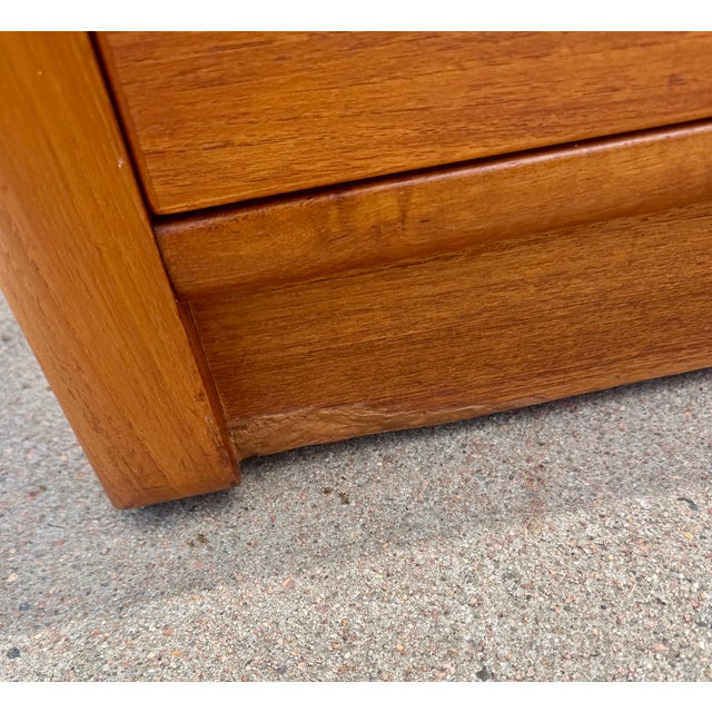 1970s Vintage Danish Modern Style Teak Nightstands, a Pair For Sale - Image 5 of 6