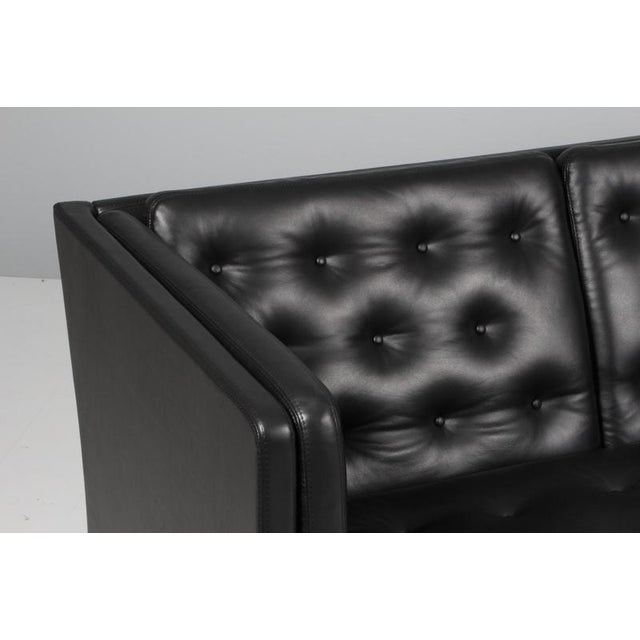 Vintage Danish EJ 315/3 Sofa in Black Leather and Oak Frame by Erik Jørgensen, 1960s For Sale - Image 4 of 10