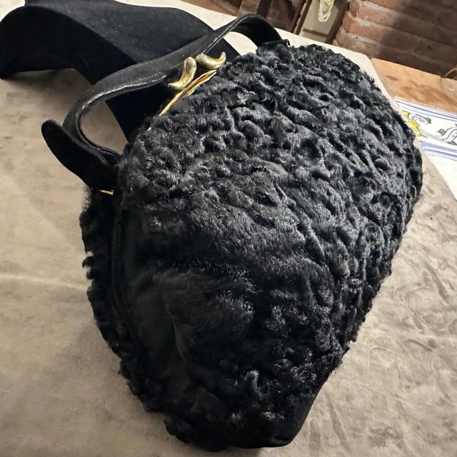 An Elegant 1950s Italian Evening Bag For Sale - Image 10 of 13