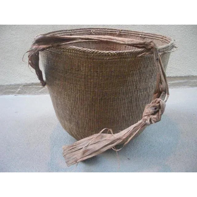 Vintage Yanomami Gathering Basket With Handle For Sale In Los Angeles - Image 6 of 12