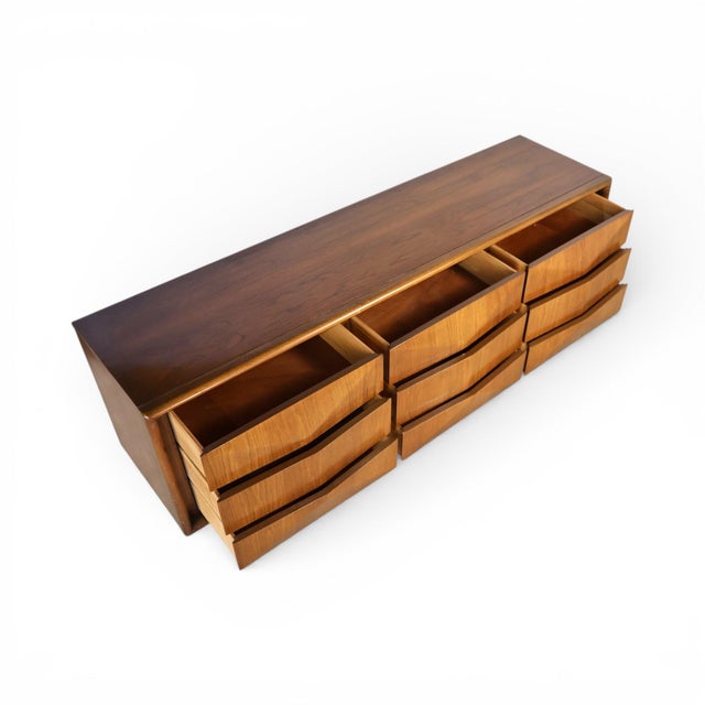 United Furniture Diamond Front Vintage Mid Century Modern 9 Drawer Lowboy Dresser C. 1960s, Attributed For Sale - Image 9 of 10