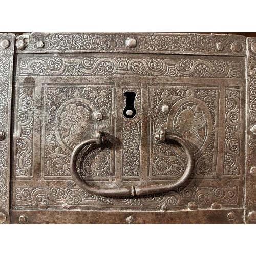 Small Chiseled Iron Chest, Nuremberg, Germany, Early 17th Century For Sale - Image 3 of 11