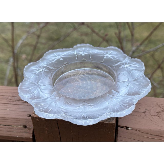 This elegant Lalique Honfleur dish features a beautifully molded geranium leaf rim, a signature botanical motif frequently...