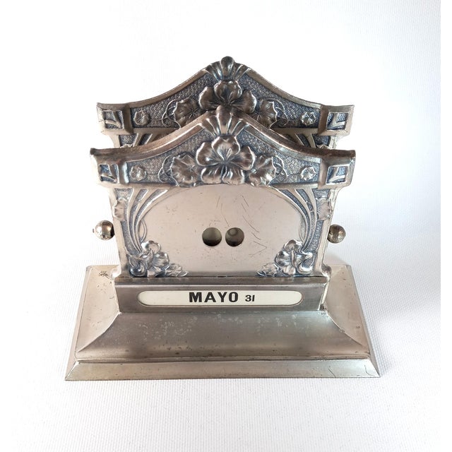 English Art Nouveau Silvered Perpetual Desk Calendar & Card Holder by Henry Matthews For Sale - Image 3 of 7