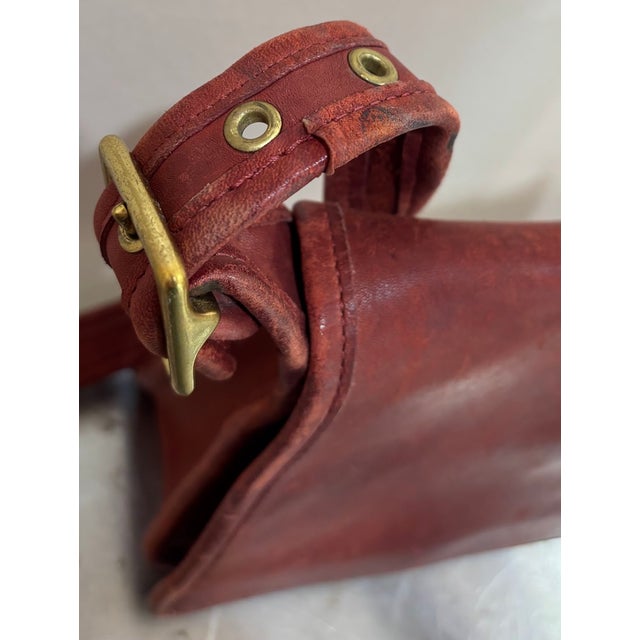 Red Coach 1970s-80s Red Leather Cross-Body Purse For Sale - Image 8 of 8