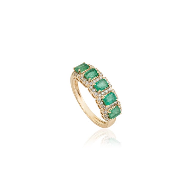 1.31 Carat Emerald & Diamond Statement Band Ring in 14k Yellow Gold Size 6.5 For Sale - Image 4 of 16