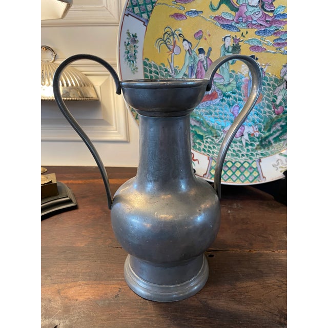Traditional 18th Century Flemish Rembrandt Style Double Handled Pewter Flagon Hallmarked For Sale - Image 3 of 12