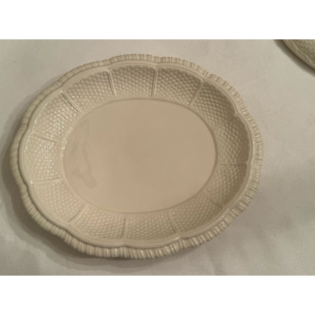 White Petite Italian Basketweave Ceramic Tureen With Underplate – Vintage Set For Sale - Image 8 of 12