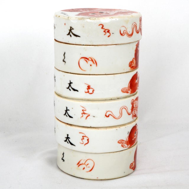 Chinese Iron-Red Foo Dog Porcelain Stacking Box - Early 20th Century For Sale In Phoenix - Image 6 of 13