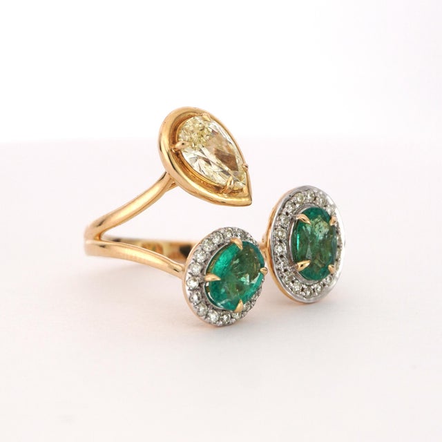 Contemporary 14k Yellow Gold Ring With 1.57ct Oval Emerald and 0.91ct Yellow Natural Diamond, Size 7 For Sale - Image 3 of 10