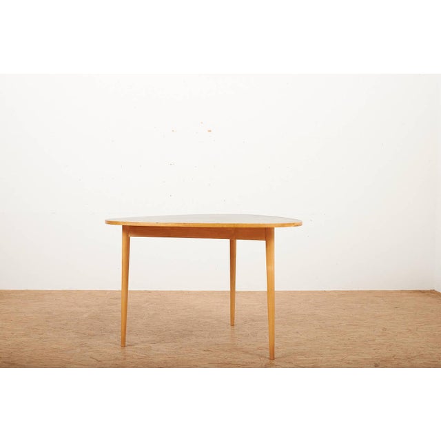 Three-Round Table Dining Table with Maple Frame and Wooden Top Covered with Black Linoleum by Max Bill for Horgen Glarus, 1949 For Sale - Image 3 of 15
